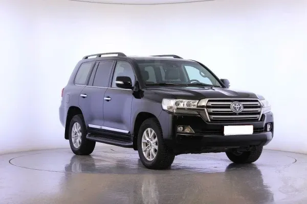 Аренда Toyota Land Cruiser 200 в компании CARS&GO