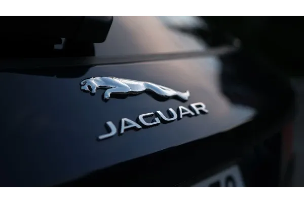 Аренда Jaguar F-Pace в компании CARS&GO